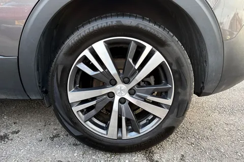 FV72VEX PEUGEOT 5008 1.2 PureTech Allure Premium + Euro 6 (s/s) 5dr Thumbnail #12