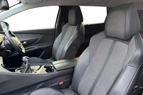 FV72VEX PEUGEOT 5008 1.2 PureTech Allure Premium + Euro 6 (s/s) 5dr Thumbnail #16