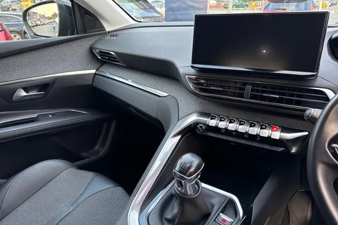 FV72VEX PEUGEOT 5008 1.2 PureTech Allure Premium + Euro 6 (s/s) 5dr Thumbnail #20