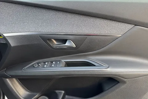 FV72VEX PEUGEOT 5008 1.2 PureTech Allure Premium + Euro 6 (s/s) 5dr Thumbnail #21