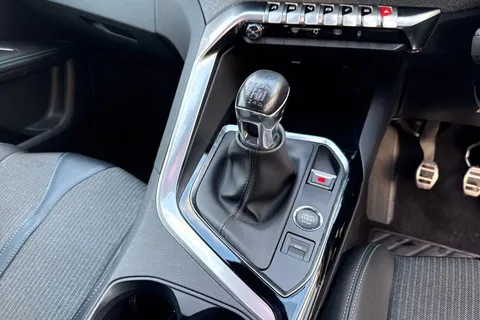 FV72VEX PEUGEOT 5008 1.2 PureTech Allure Premium + Euro 6 (s/s) 5dr Thumbnail #23