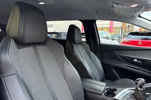 FV72VEX PEUGEOT 5008 1.2 PureTech Allure Premium + Euro 6 (s/s) 5dr Thumbnail #24