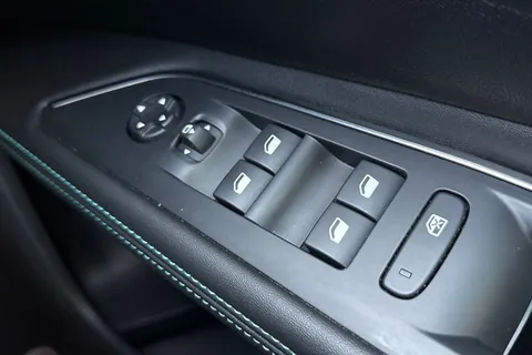 FV72VEX PEUGEOT 5008 1.2 PureTech Allure Premium + Euro 6 (s/s) 5dr Thumbnail #40