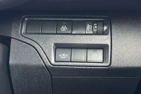 FV72VEX PEUGEOT 5008 1.2 PureTech Allure Premium + Euro 6 (s/s) 5dr Thumbnail #41