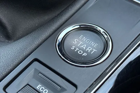 FV72VEX PEUGEOT 5008 1.2 PureTech Allure Premium + Euro 6 (s/s) 5dr Thumbnail #42