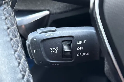 FV72VEX PEUGEOT 5008 1.2 PureTech Allure Premium + Euro 6 (s/s) 5dr Thumbnail #49