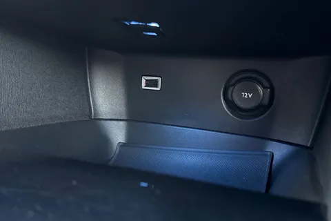 FV72VEX PEUGEOT 5008 1.2 PureTech Allure Premium + Euro 6 (s/s) 5dr Thumbnail #51