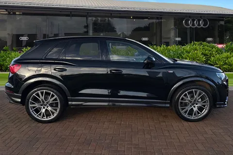 BL25DLJ Audi Q3 Black Edition 35 TFSI 150 PS S tronic Thumbnail #4