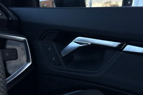 BL25DLJ Audi Q3 Black Edition 35 TFSI 150 PS S tronic Thumbnail #21