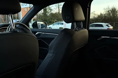 BL25DLJ Audi Q3 Black Edition 35 TFSI 150 PS S tronic Thumbnail #30