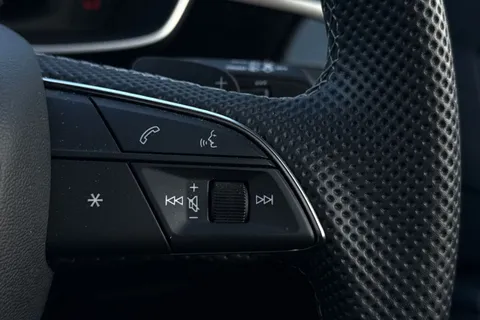 BL25DLJ Audi Q3 Black Edition 35 TFSI 150 PS S tronic Thumbnail #38