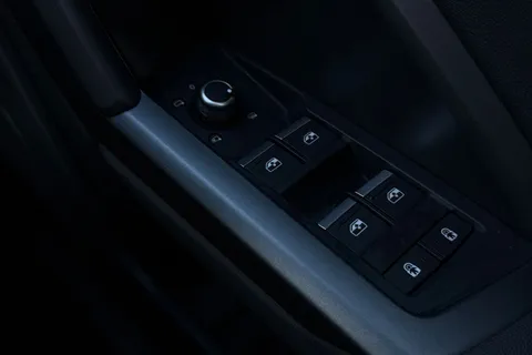 BL25DLJ Audi Q3 Black Edition 35 TFSI 150 PS S tronic Thumbnail #40