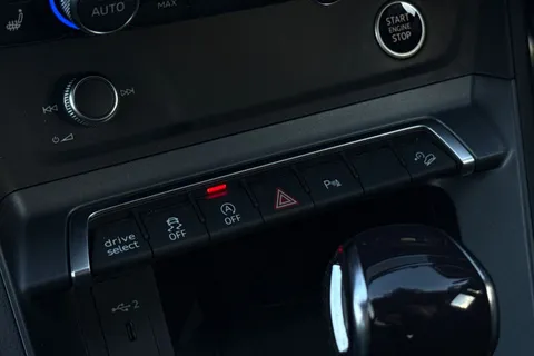 BL25DLJ Audi Q3 Black Edition 35 TFSI 150 PS S tronic Thumbnail #46