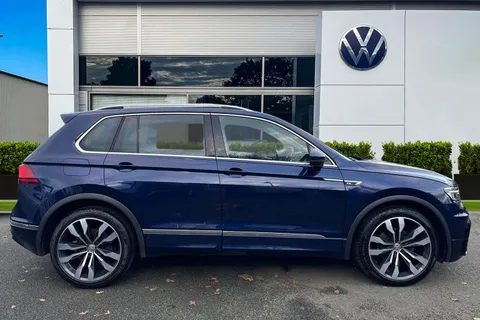 DC18AZG Volkswagen Tiguan 2.0 TDi 150 R-Line 5dr DSG | Heated Seats | Pan Roof | Acc Thumbnail #3