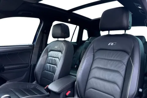 DC18AZG Volkswagen Tiguan 2.0 TDi 150 R-Line 5dr DSG | Heated Seats | Pan Roof | Acc Thumbnail #15
