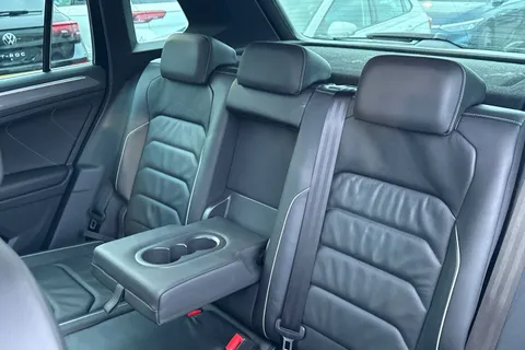 DC18AZG Volkswagen Tiguan 2.0 TDi 150 R-Line 5dr DSG | Heated Seats | Pan Roof | Acc Thumbnail #18