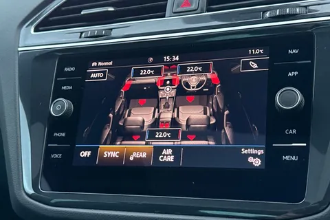 DC18AZG Volkswagen Tiguan 2.0 TDi 150 R-Line 5dr DSG | Heated Seats | Pan Roof | Acc Thumbnail #21