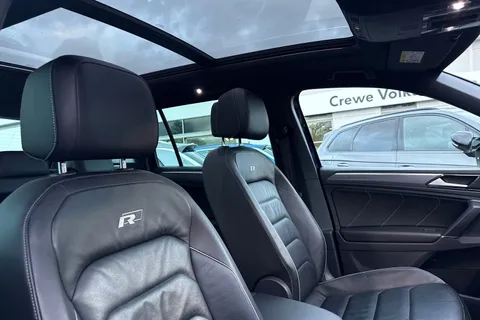 DC18AZG Volkswagen Tiguan 2.0 TDi 150 R-Line 5dr DSG | Heated Seats | Pan Roof | Acc Thumbnail #23