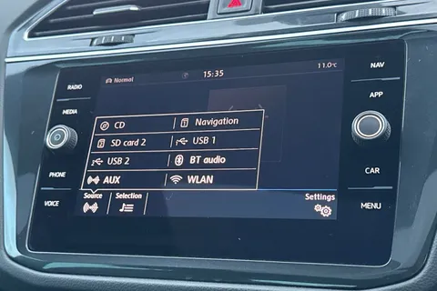 DC18AZG Volkswagen Tiguan 2.0 TDi 150 R-Line 5dr DSG | Heated Seats | Pan Roof | Acc Thumbnail #28