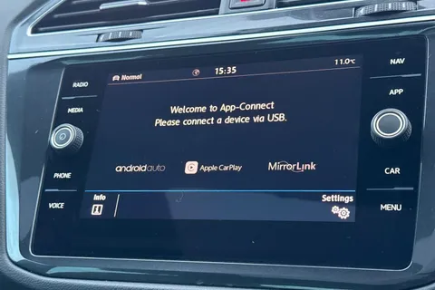 DC18AZG Volkswagen Tiguan 2.0 TDi 150 R-Line 5dr DSG | Heated Seats | Pan Roof | Acc Thumbnail #29