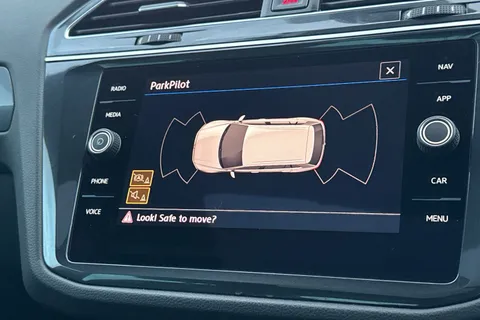 DC18AZG Volkswagen Tiguan 2.0 TDi 150 R-Line 5dr DSG | Heated Seats | Pan Roof | Acc Thumbnail #31