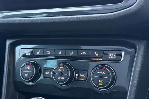 DC18AZG Volkswagen Tiguan 2.0 TDi 150 R-Line 5dr DSG | Heated Seats | Pan Roof | Acc Thumbnail #32