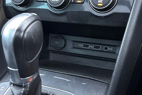 DC18AZG Volkswagen Tiguan 2.0 TDi 150 R-Line 5dr DSG | Heated Seats | Pan Roof | Acc Thumbnail #33