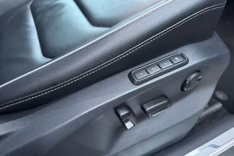 DC18AZG Volkswagen Tiguan 2.0 TDi 150 R-Line 5dr DSG | Heated Seats | Pan Roof | Acc Thumbnail #34