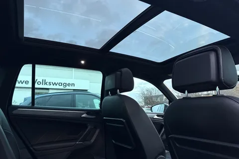 DC18AZG Volkswagen Tiguan 2.0 TDi 150 R-Line 5dr DSG | Heated Seats | Pan Roof | Acc Thumbnail #35