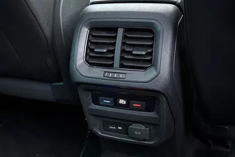 DC18AZG Volkswagen Tiguan 2.0 TDi 150 R-Line 5dr DSG | Heated Seats | Pan Roof | Acc Thumbnail #36