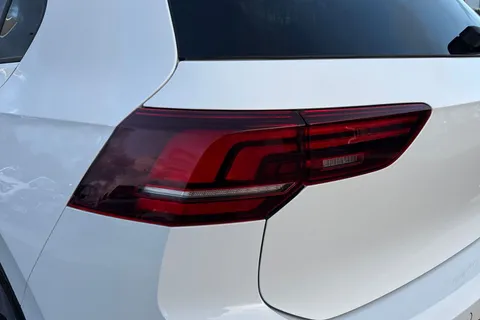 DA25OZM Volkswagen Golf 2.0 TDI 150 R-Line 5dr DSG **WINTER PACK** Thumbnail #8