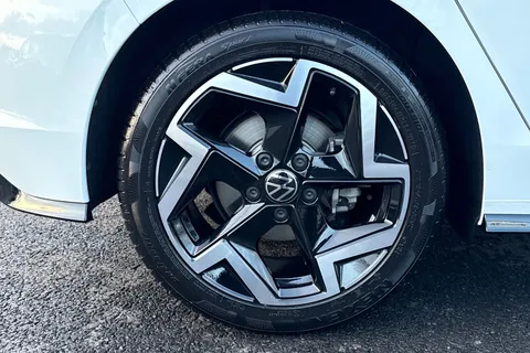 DA25OZM Volkswagen Golf 2.0 TDI 150 R-Line 5dr DSG **WINTER PACK** Thumbnail #10