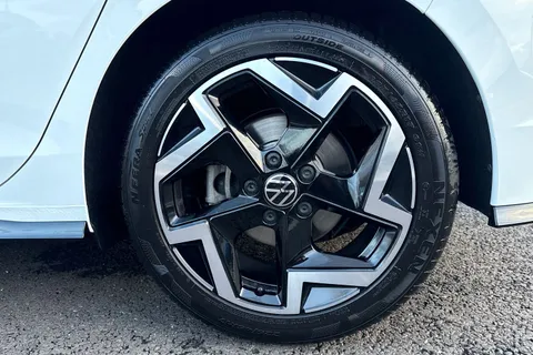 DA25OZM Volkswagen Golf 2.0 TDI 150 R-Line 5dr DSG **WINTER PACK** Thumbnail #11