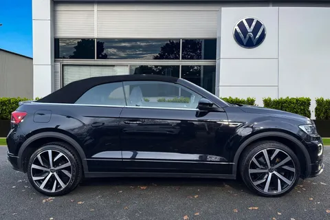 FG71XDW Volkswagen T-Roc 1.5 TSI R-Line 2dr DSG | Heated Seats | Beats Audio Pack | Heated Seats Thumbnail #3
