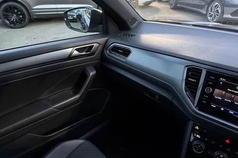 FG71XDW Volkswagen T-Roc 1.5 TSI R-Line 2dr DSG | Heated Seats | Beats Audio Pack | Heated Seats Thumbnail #19
