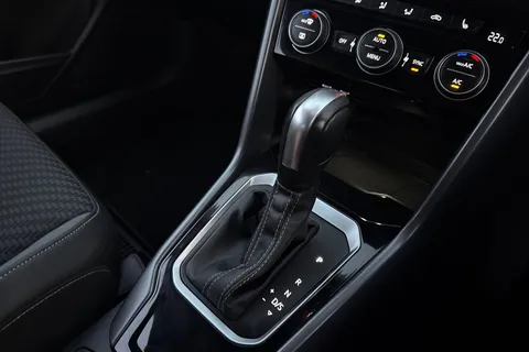 FG71XDW Volkswagen T-Roc 1.5 TSI R-Line 2dr DSG | Heated Seats | Beats Audio Pack | Heated Seats Thumbnail #22