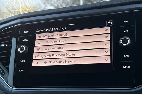 FG71XDW Volkswagen T-Roc 1.5 TSI R-Line 2dr DSG | Heated Seats | Beats Audio Pack | Heated Seats Thumbnail #29