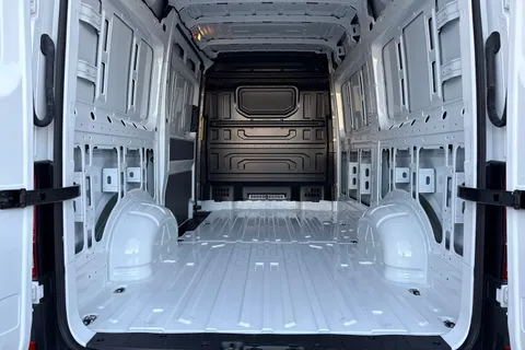 BT75ENM Volkswagen Crafter 2.0 TDI 140PS Commerce High Roof Van Thumbnail #9