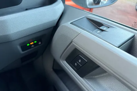 BT75ENM Volkswagen Crafter 2.0 TDI 140PS Commerce High Roof Van Thumbnail #17