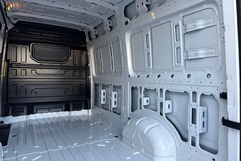 BT75ENM Volkswagen Crafter 2.0 TDI 140PS Commerce High Roof Van Thumbnail #27