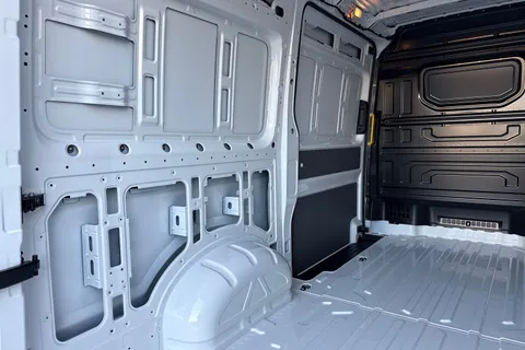 BT75ENM Volkswagen Crafter 2.0 TDI 140PS Commerce High Roof Van Thumbnail #28