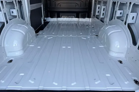 BT75ENM Volkswagen Crafter 2.0 TDI 140PS Commerce High Roof Van Thumbnail #29