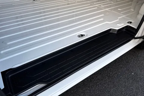 BT75ENM Volkswagen Crafter 2.0 TDI 140PS Commerce High Roof Van Thumbnail #31