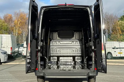 DF75ULO Volkswagen Crafter CR30 Commerce MWB 140 PS FWD - 25 Model Year/Low Roof/Camera Thumbnail #6