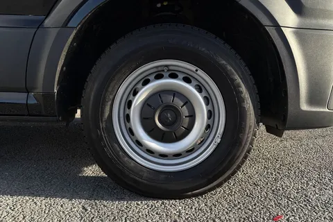 DF75ULO Volkswagen Crafter CR30 Commerce MWB 140 PS FWD - 25 Model Year/Low Roof/Camera Thumbnail #9