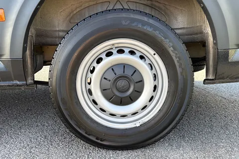 DF75ULO Volkswagen Crafter CR30 Commerce MWB 140 PS FWD - 25 Model Year/Low Roof/Camera Thumbnail #11