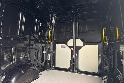 DF75WYM Volkswagen Crafter CR35 Commerce Plus MWB 177 PS FWD DSG - MY25/Camera/Step/LED's Thumbnail #18