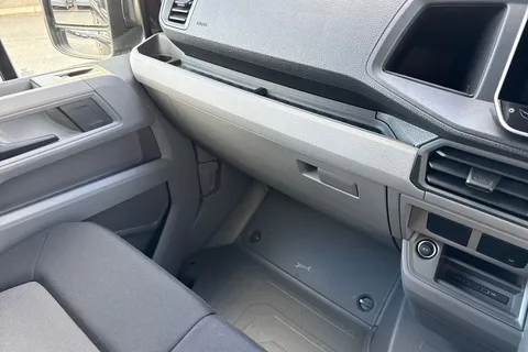 DF75WYM Volkswagen Crafter CR35 Commerce Plus MWB 177 PS FWD DSG - MY25/Camera/Step/LED's Thumbnail #19