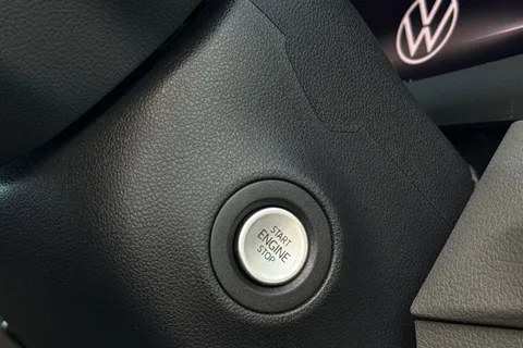 DF75ULO Volkswagen Crafter CR30 Commerce MWB 140 PS FWD - 25 Model Year/Low Roof/Camera Thumbnail #32