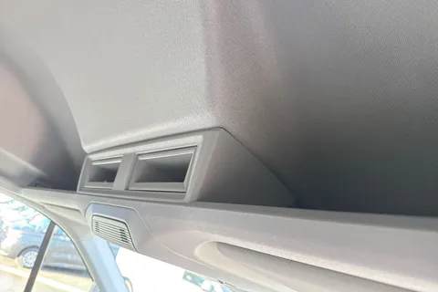 DF75ULO Volkswagen Crafter CR30 Commerce MWB 140 PS FWD - 25 Model Year/Low Roof/Camera Thumbnail #33